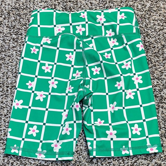 Hanna Andersson Green and White Checkered Floral Active Shorts - Picture 4 of 4